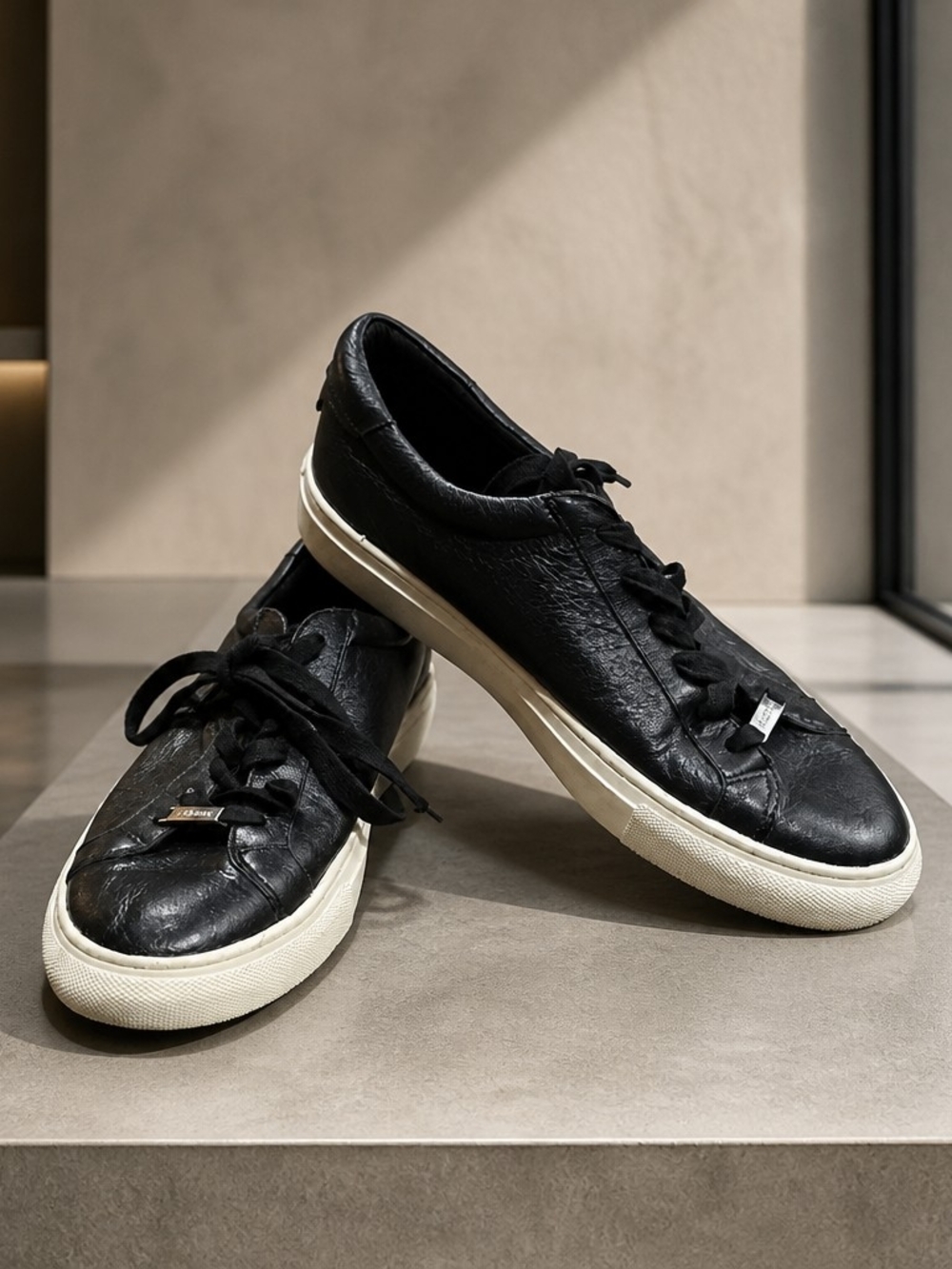 Black Leather Low-Top Sneakers - Womens Casual Fasion Sneakers Sz 9